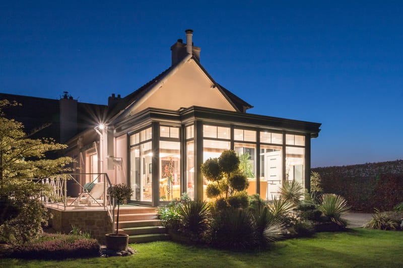 Vous aimez le charme de l'architecture bretonne et souhaitez agrandir votre maison tout en préservant son authenticité ? 