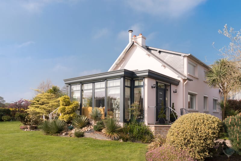 Vous aimez le charme de l'architecture bretonne et souhaitez agrandir votre maison tout en préservant son authenticité ? 