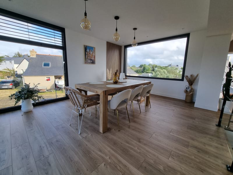 Nous sélectionnons des matériaux de haute qualité, résistants à l'air salin et aux intempéries, garantissant ainsi une durabilité exceptionnelle et une isolation optimale. 