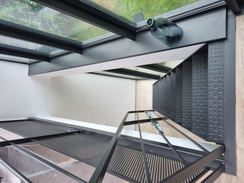 Laissez-vous éblouir par un intérieur inondé de lumière.