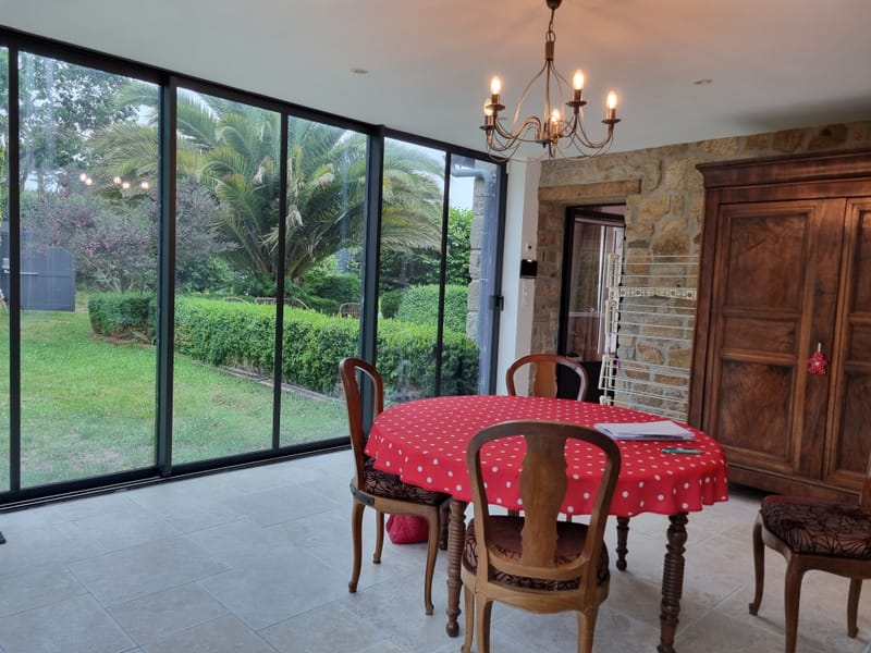 Laissez-vous éblouir par un intérieur inondé de lumière.