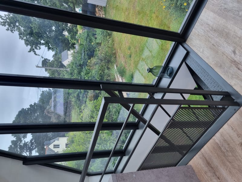 Laissez-vous éblouir par un intérieur inondé de lumière.