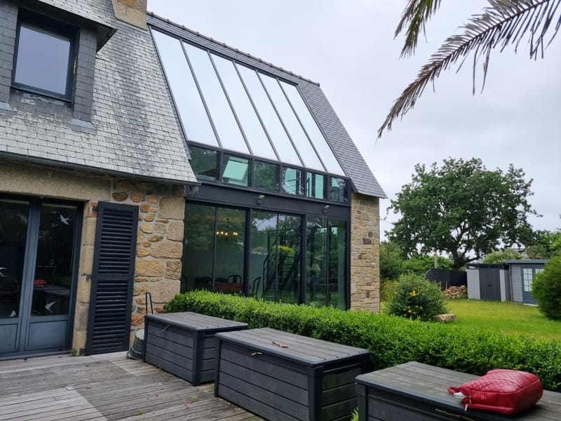 Extension traditionnelle : Un agrandissement qui respecte le charme néo breton.