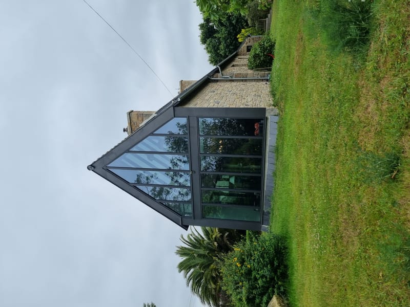 Extension traditionnelle : Un agrandissement qui respecte le charme néo breton.