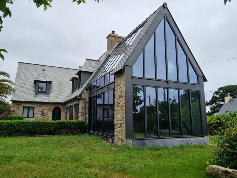 Extension traditionnelle : Un agrandissement qui respecte le charme néo breton.