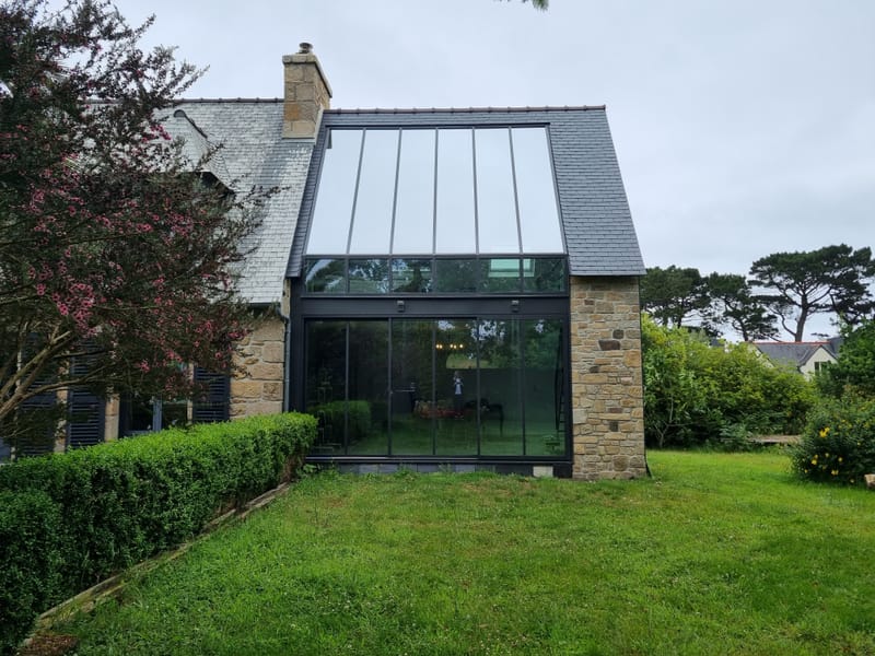 Extension traditionnelle : Un agrandissement qui respecte le charme néo breton.