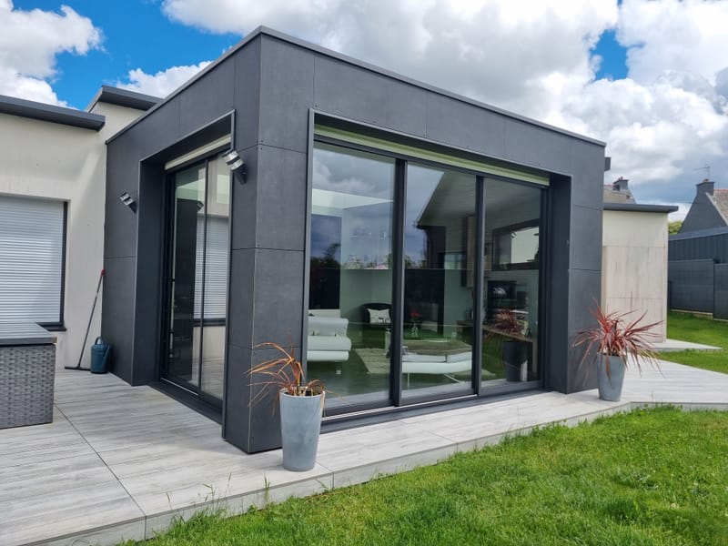 Extension à toit plat ou à pente : avantages, style et contraintes