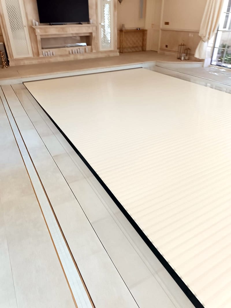 Piscina rezidentiala interioara si jacuzzi