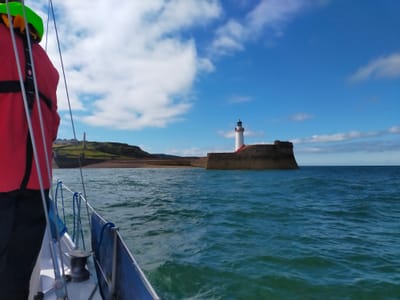 Temporary sea lock closure for maintenance work