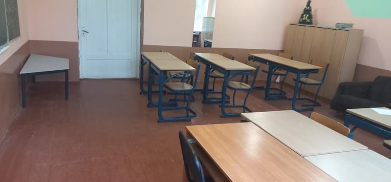 Отримали комплекти високоякісних одномісних парт із кріслами та пеналами