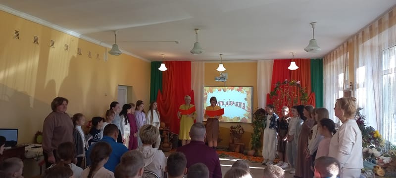 Творчий конкурс-змагання "Круті дівчата!"