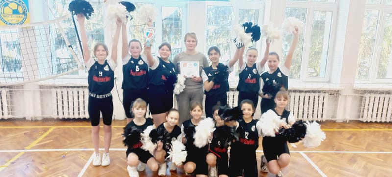 Міський етап змагань із черлідингу (спортивні танці)  в рамках  проєкту "Пліч-о-пліч: Всеукраїнські шкільні ліги", що відбувся у Мостиськах.