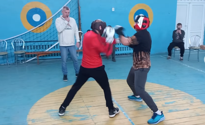 У Берегівській гімназії відбулись боксерські поєдинки на першість школи серед учнів старших класів.