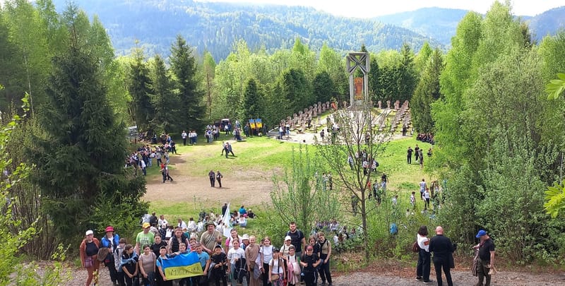 Учні та вчителі  Берегівської гімназії Мостиської міської ради піднялися на гору Маківка