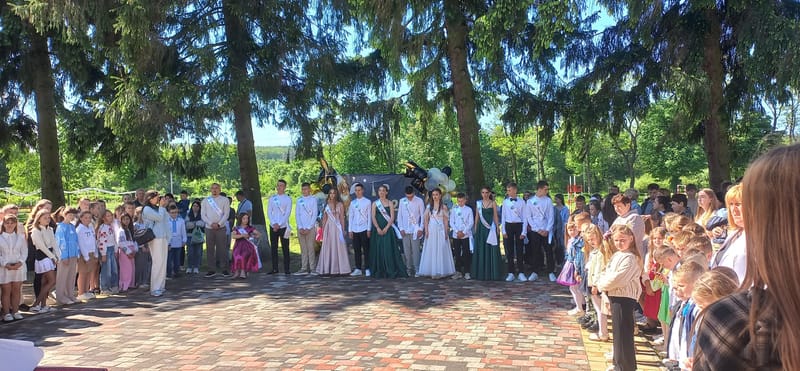 У  п’ятницю 30 травня пролунав останній дзвінок для учнів Берегівської гімназії Мостиської міської ради.