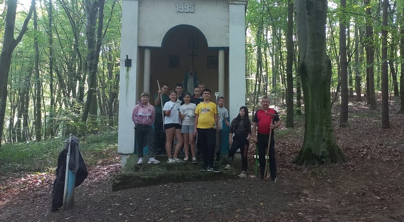 прибирання та впорядкування меморіалу на місці криївки УПА в Королинському лісі