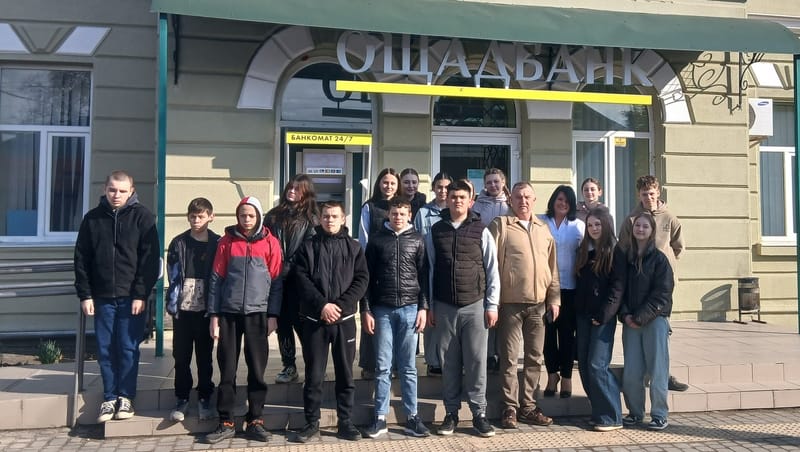 Профорієнтаційна зустріч з працівниками Мостиського відділення Ощадбанку