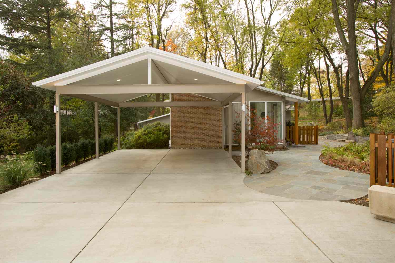 Why You Should Hire Professionals For Decking Services?