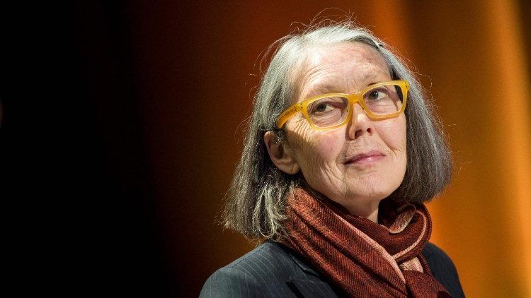 Editoriali di Michela Zanarella: Nobel per la Letteratura 2026: Anne Carson, la scrittura che abbatte i confini tra poesia e prosa