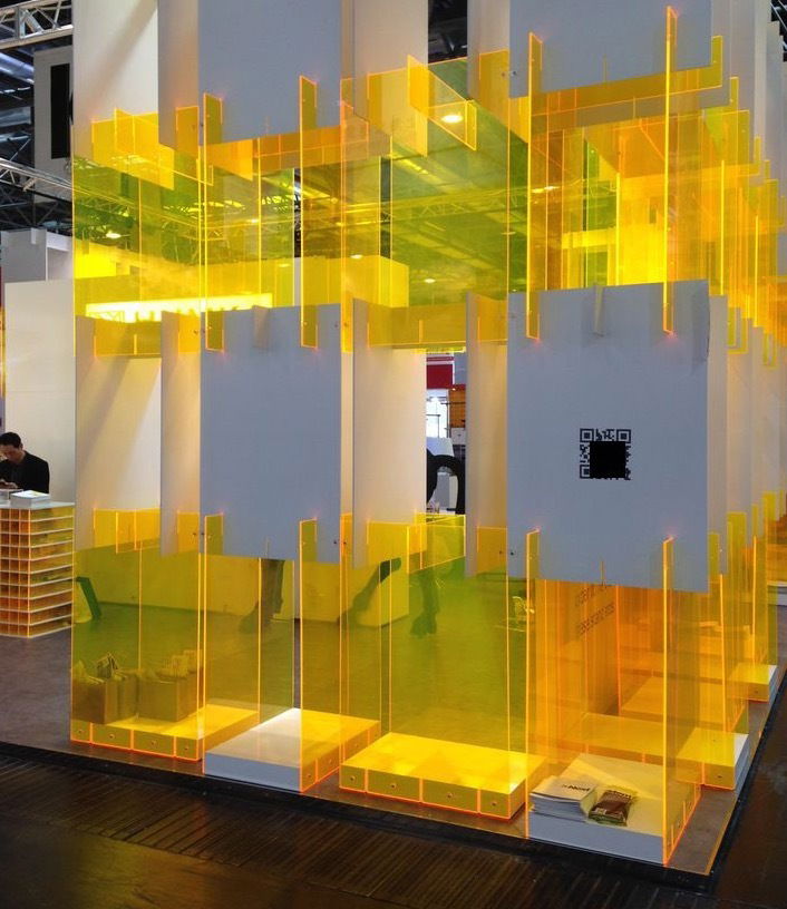 Creating Custom Acrylic Displays for Successful Trade Shows