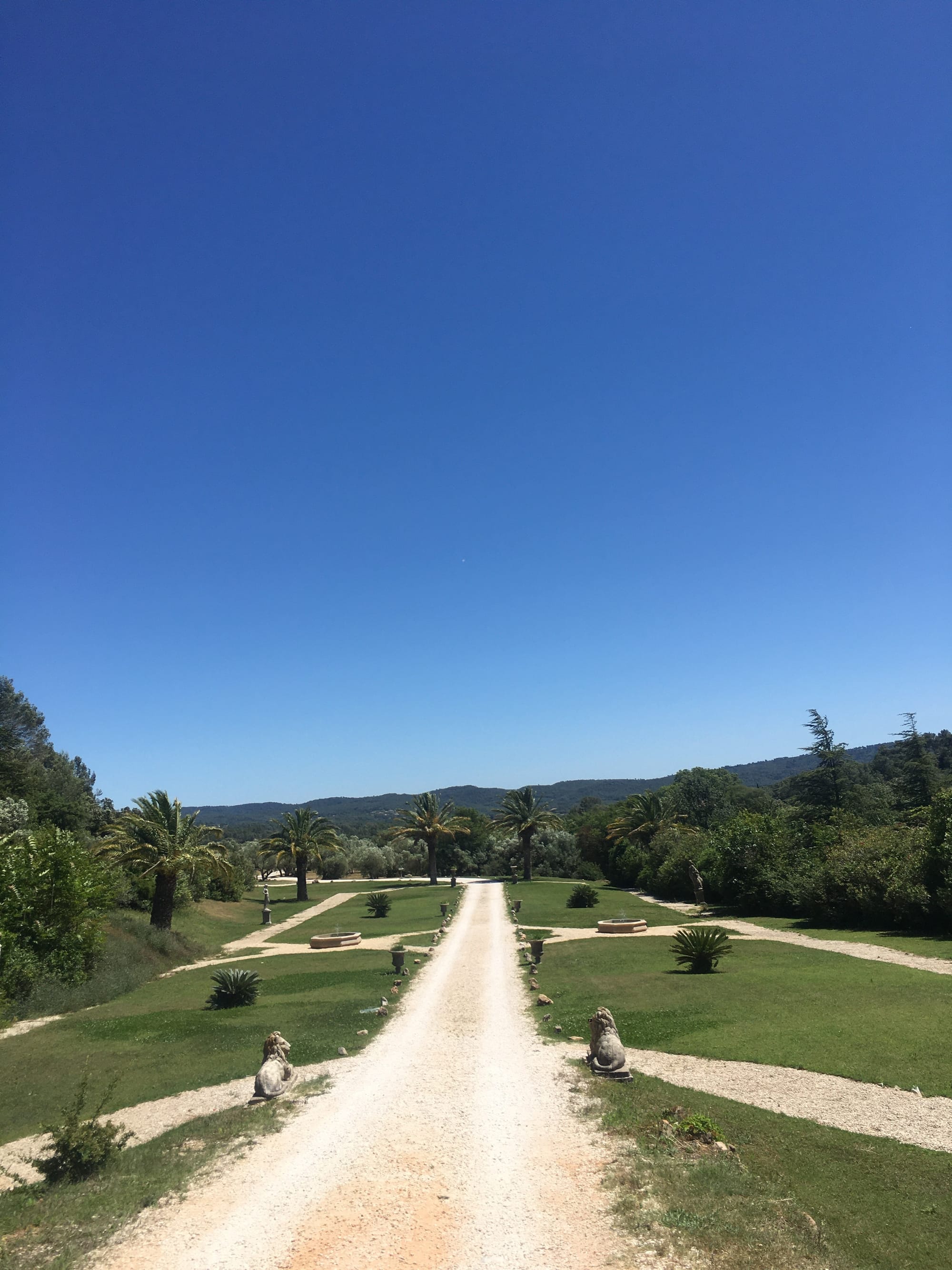 CHATEAU DE ROBERNIER 83 VAR VUE EXTERIEUR