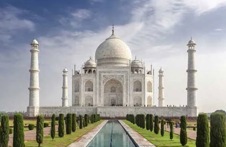 Why is Agra known as the City of Mughal Splendour?