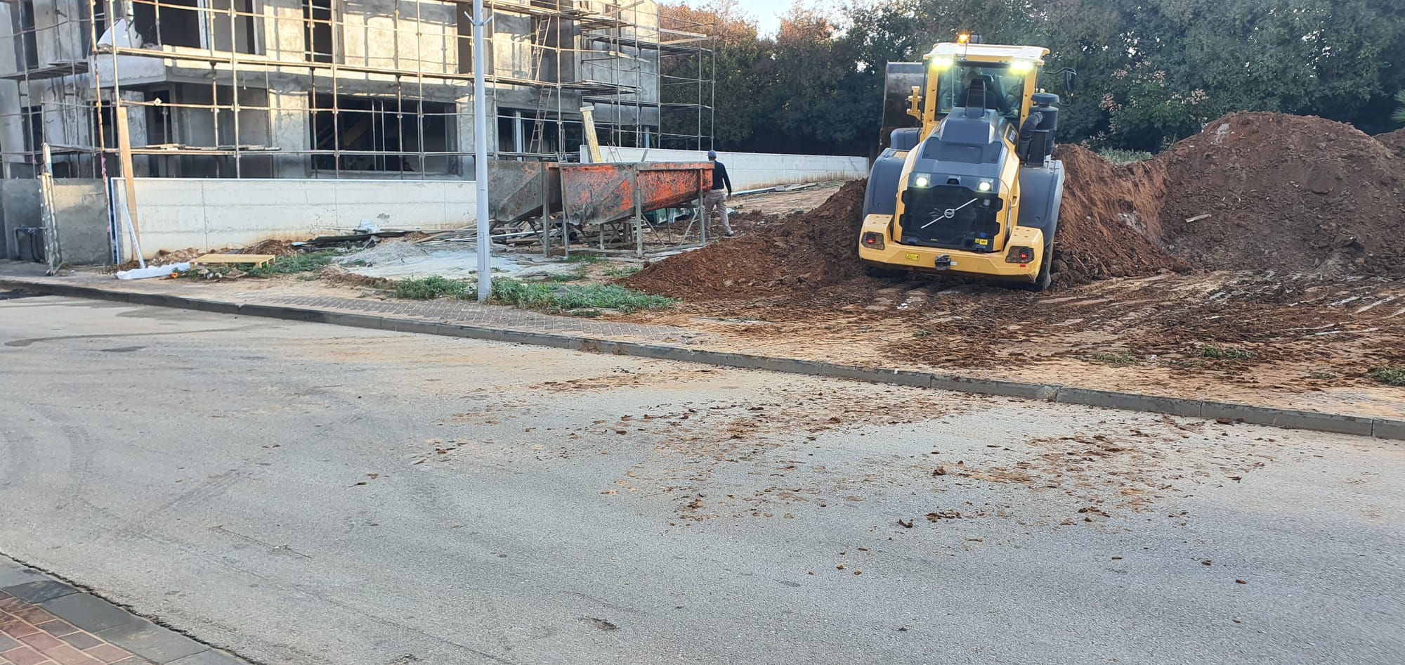 בנית שלד בית דו משפחתי ברעננה