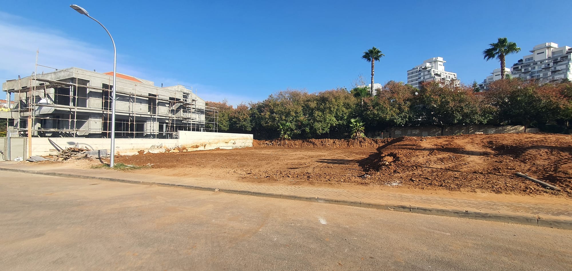 בנית שלד בית דו משפחתי ברעננה