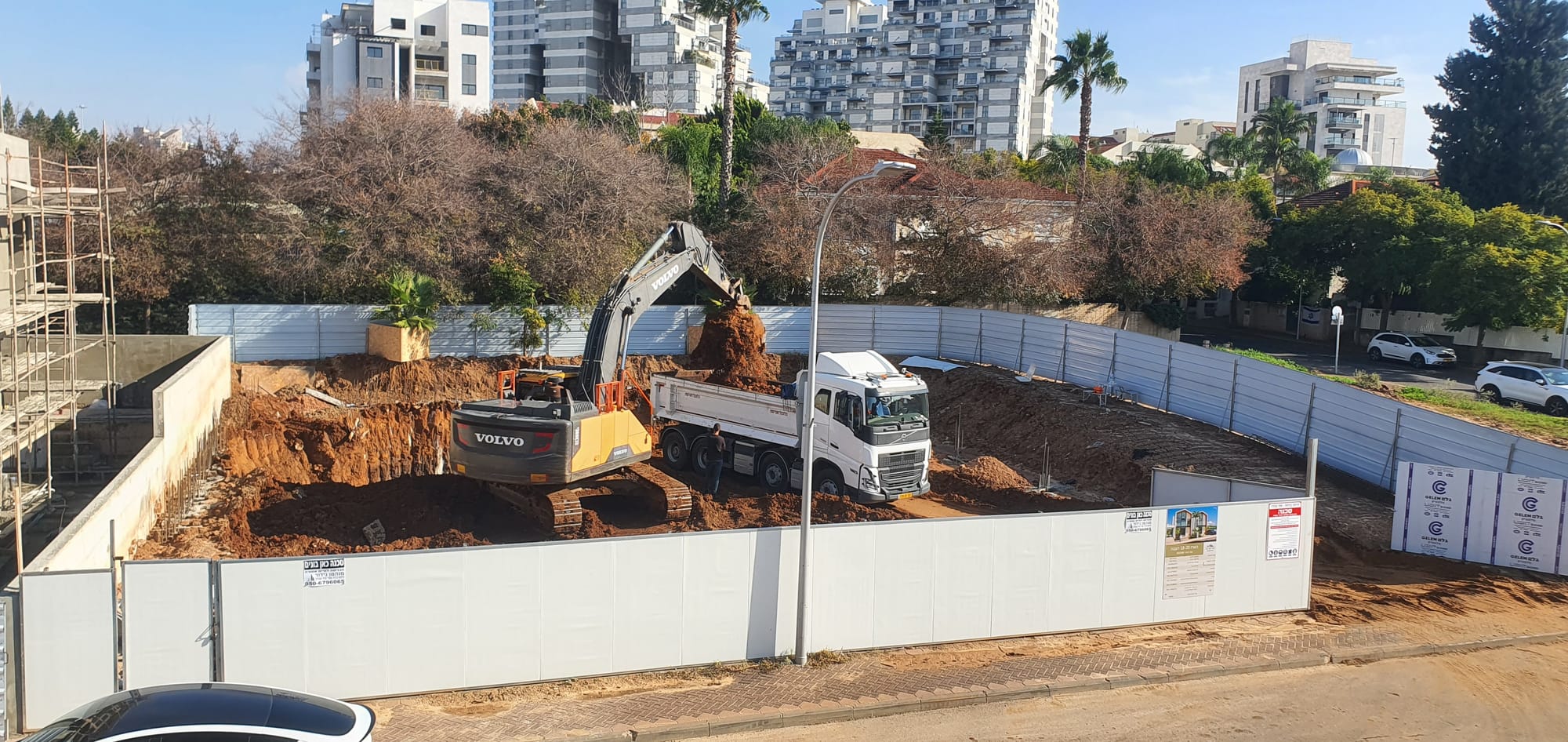 בנית שלד בית דו משפחתי ברעננה