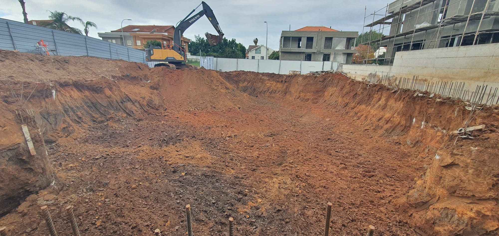 בנית שלד בית דו משפחתי ברעננה