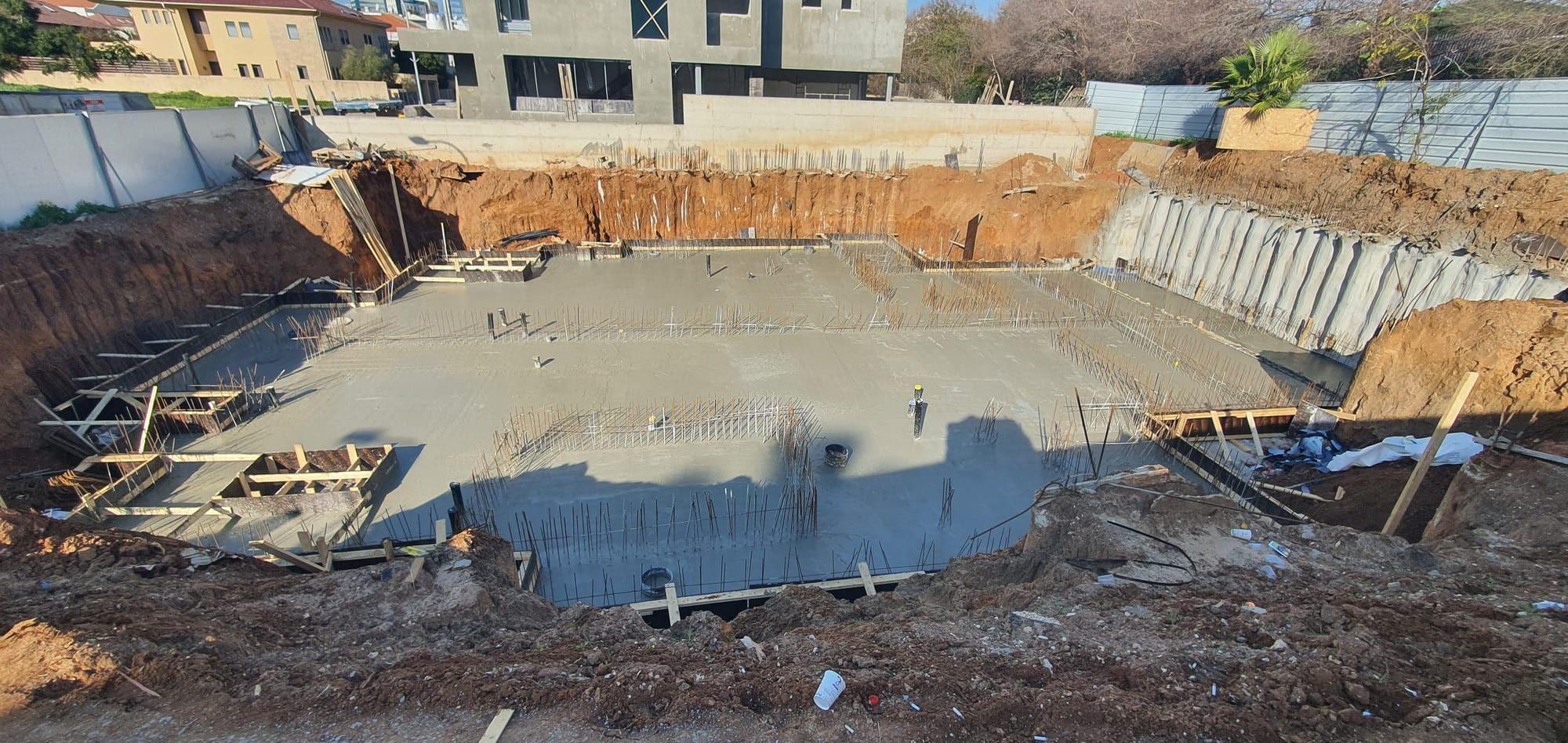 בנית שלד בית דו משפחתי ברעננה