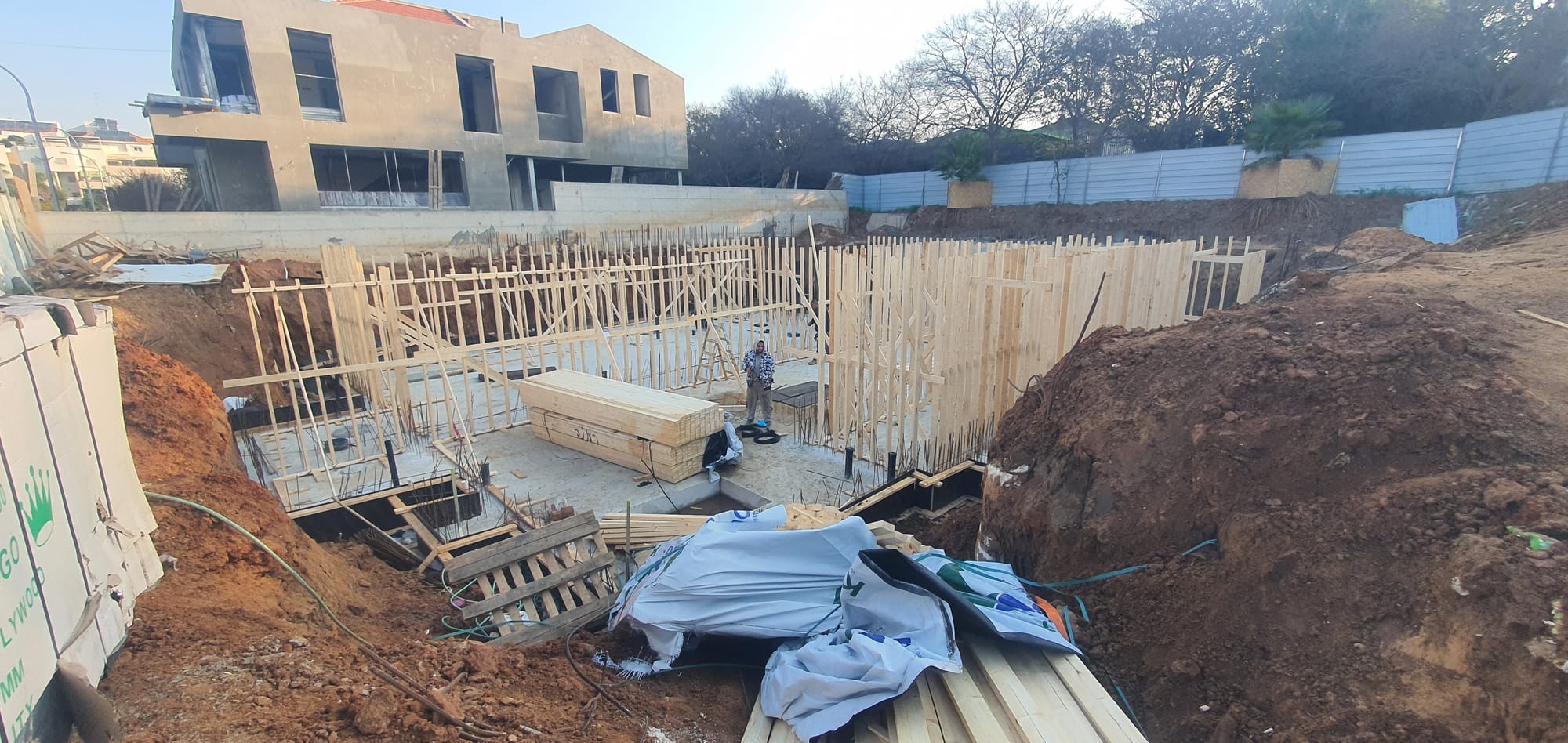 בנית שלד בית דו משפחתי ברעננה