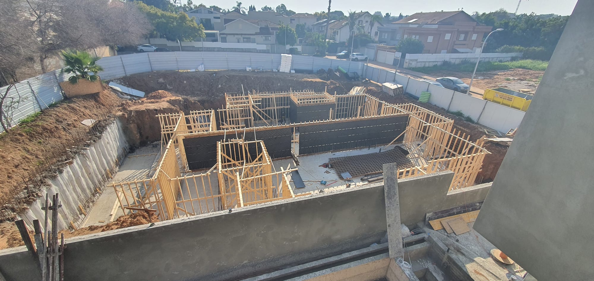 בנית שלד בית דו משפחתי ברעננה