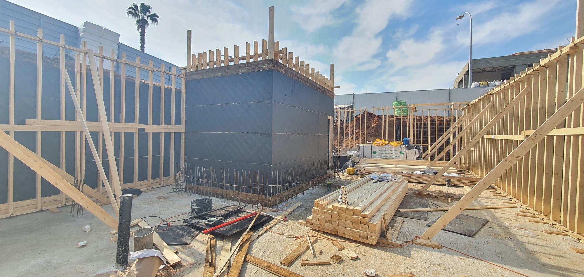 בנית שלד בית דו משפחתי ברעננה