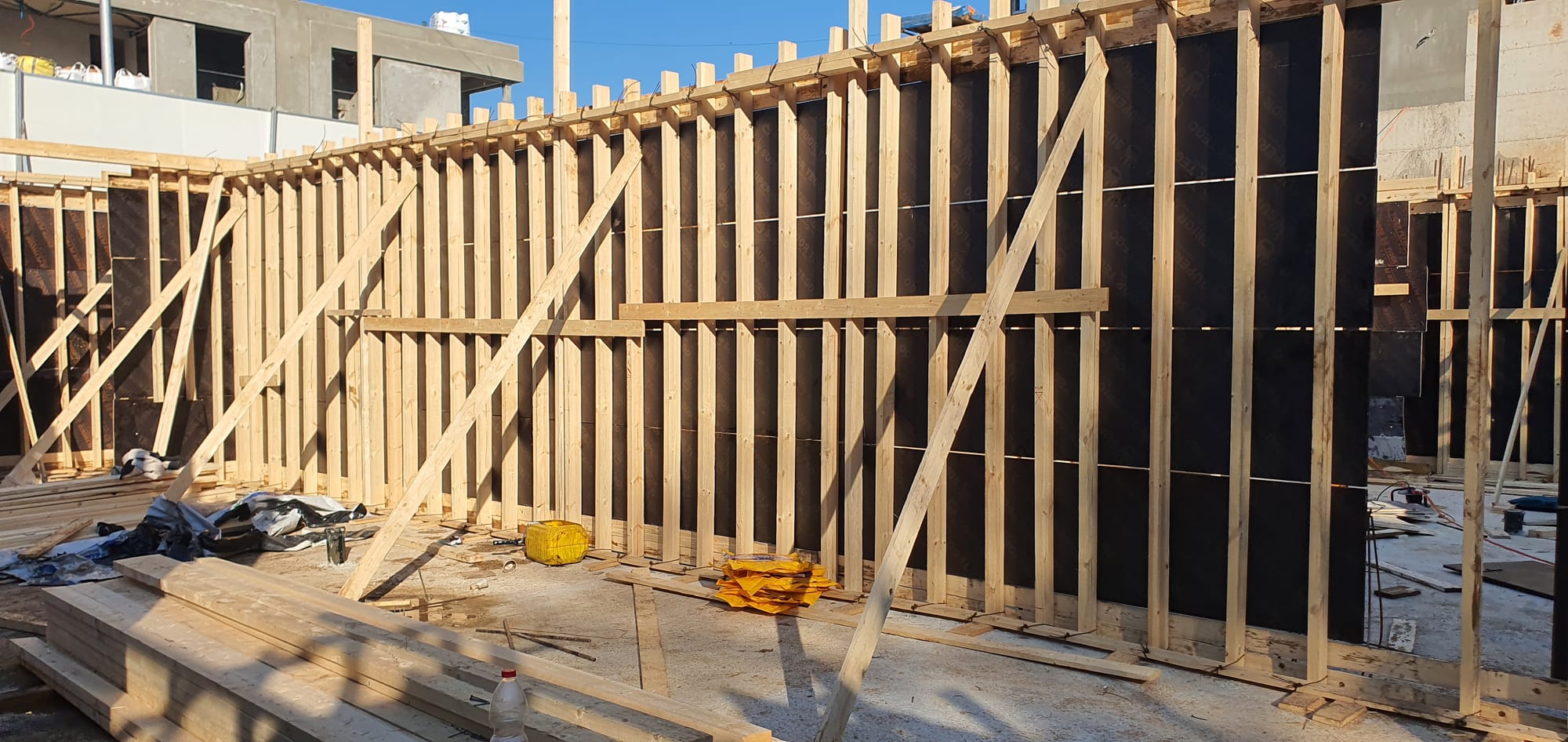 בנית שלד בית דו משפחתי ברעננה