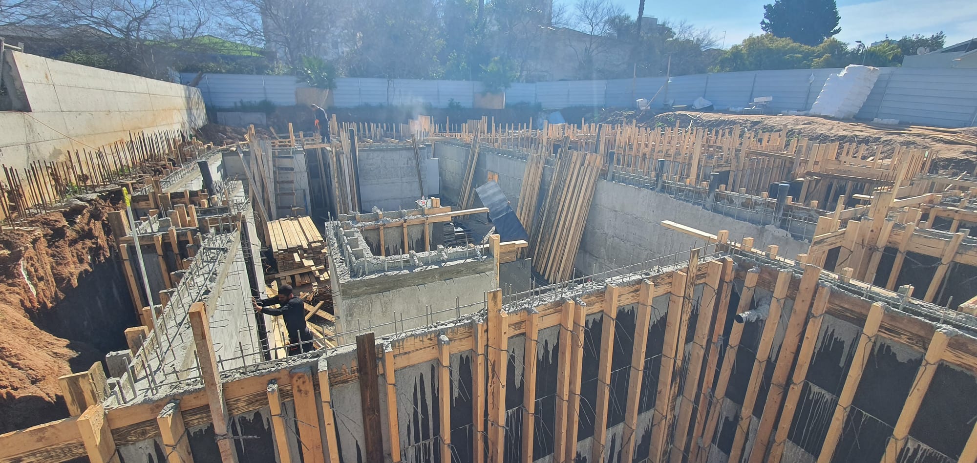 בנית שלד בית דו משפחתי ברעננה