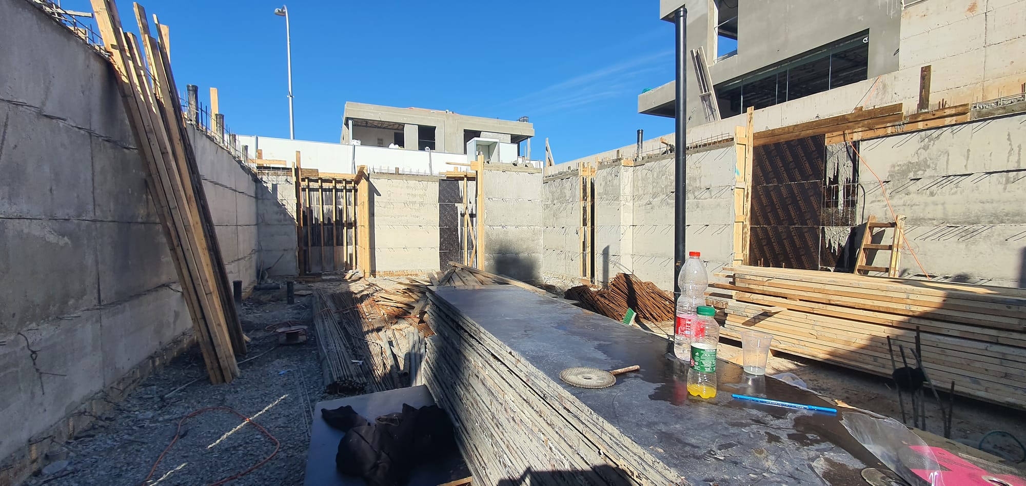 בנית שלד בית דו משפחתי ברעננה