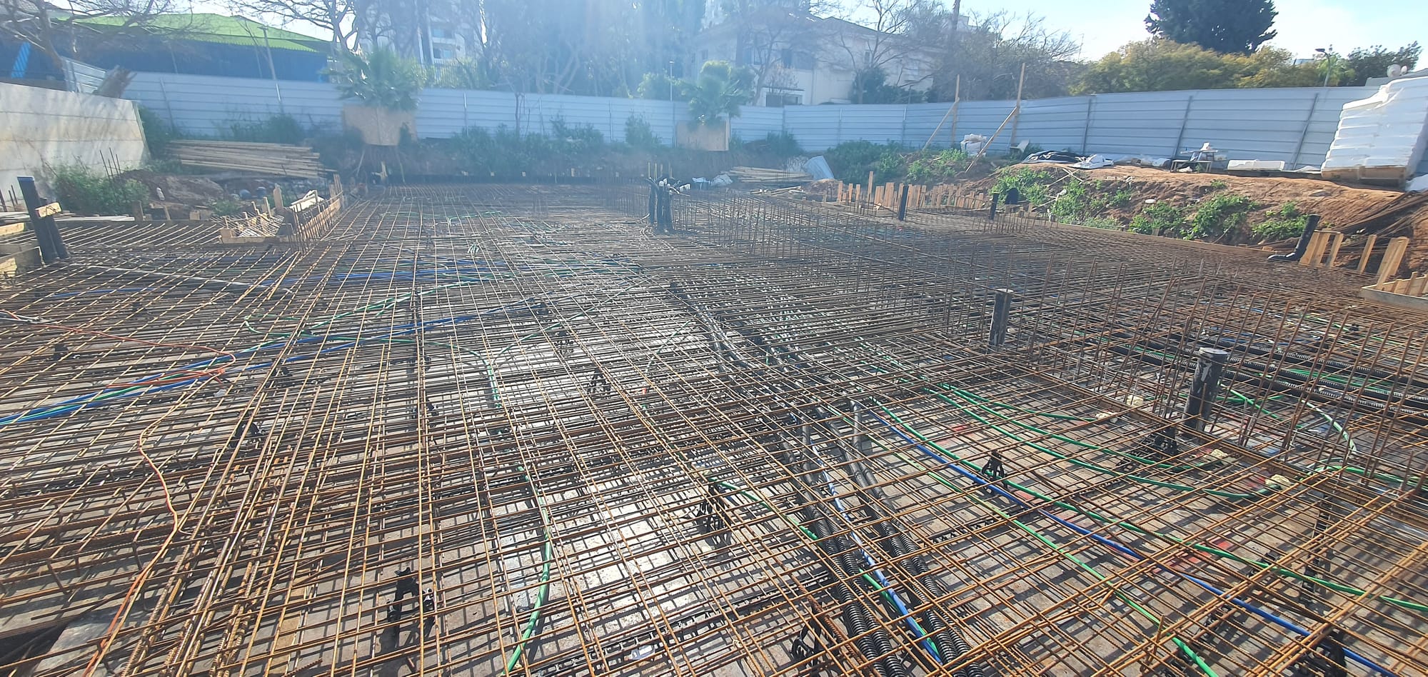 בנית שלד בית דו משפחתי ברעננה