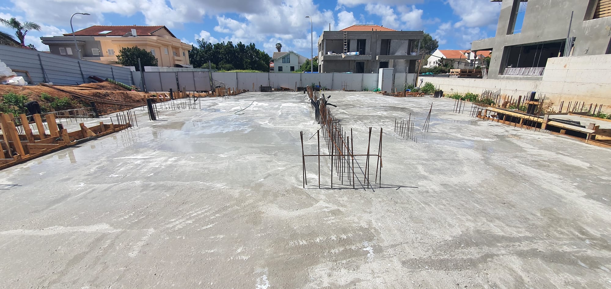 בנית שלד בית דו משפחתי ברעננה