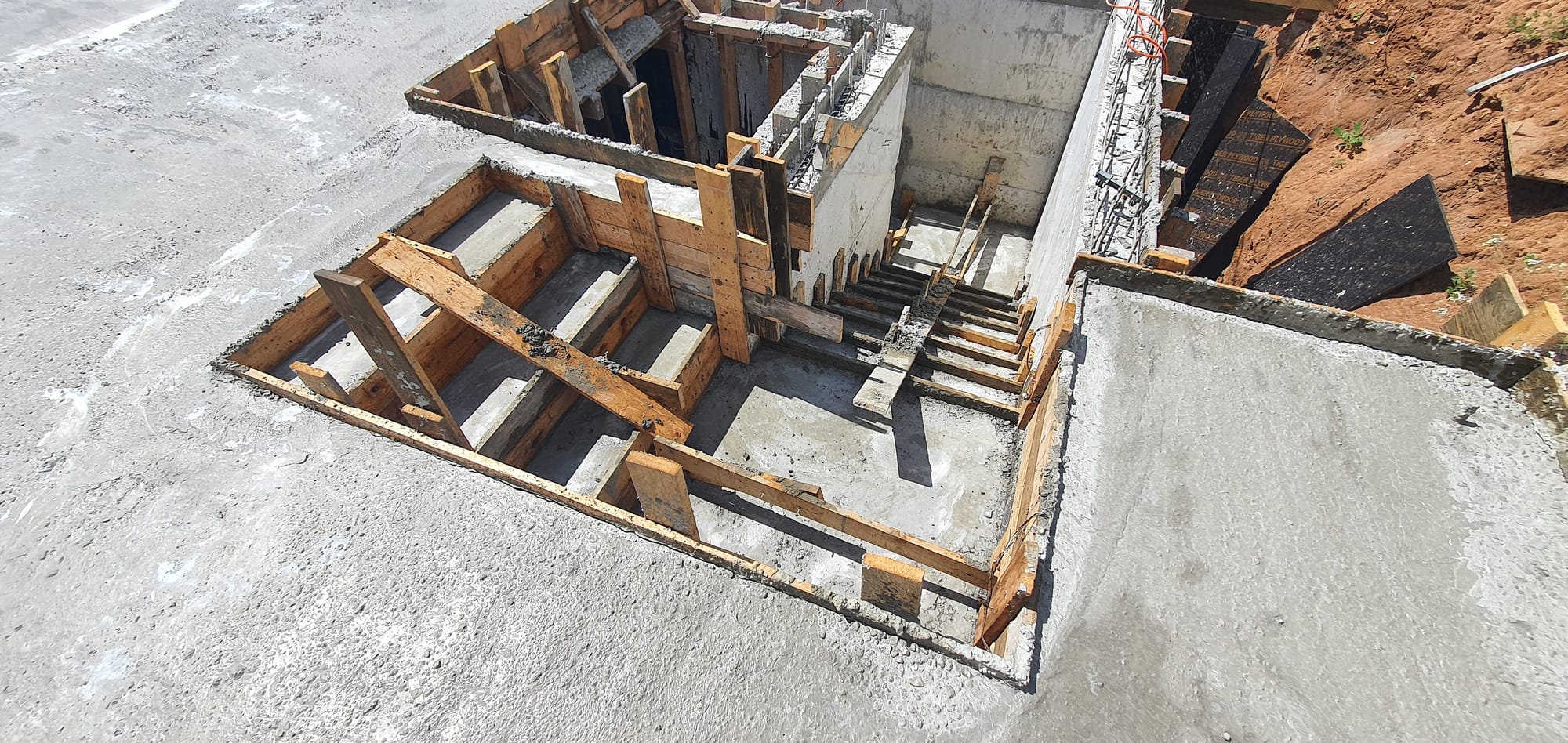 בנית שלד בית דו משפחתי ברעננה