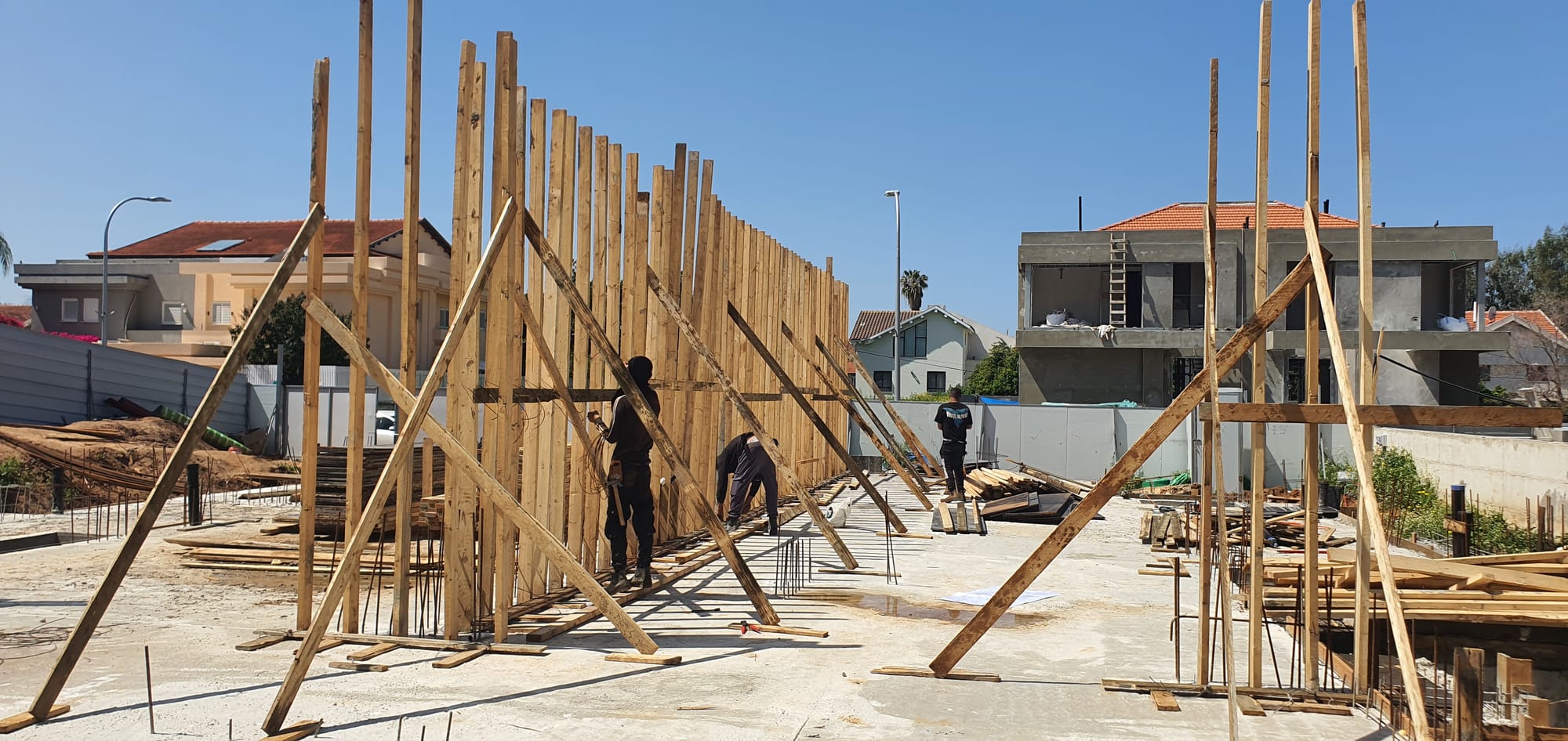 בנית שלד בית דו משפחתי ברעננה