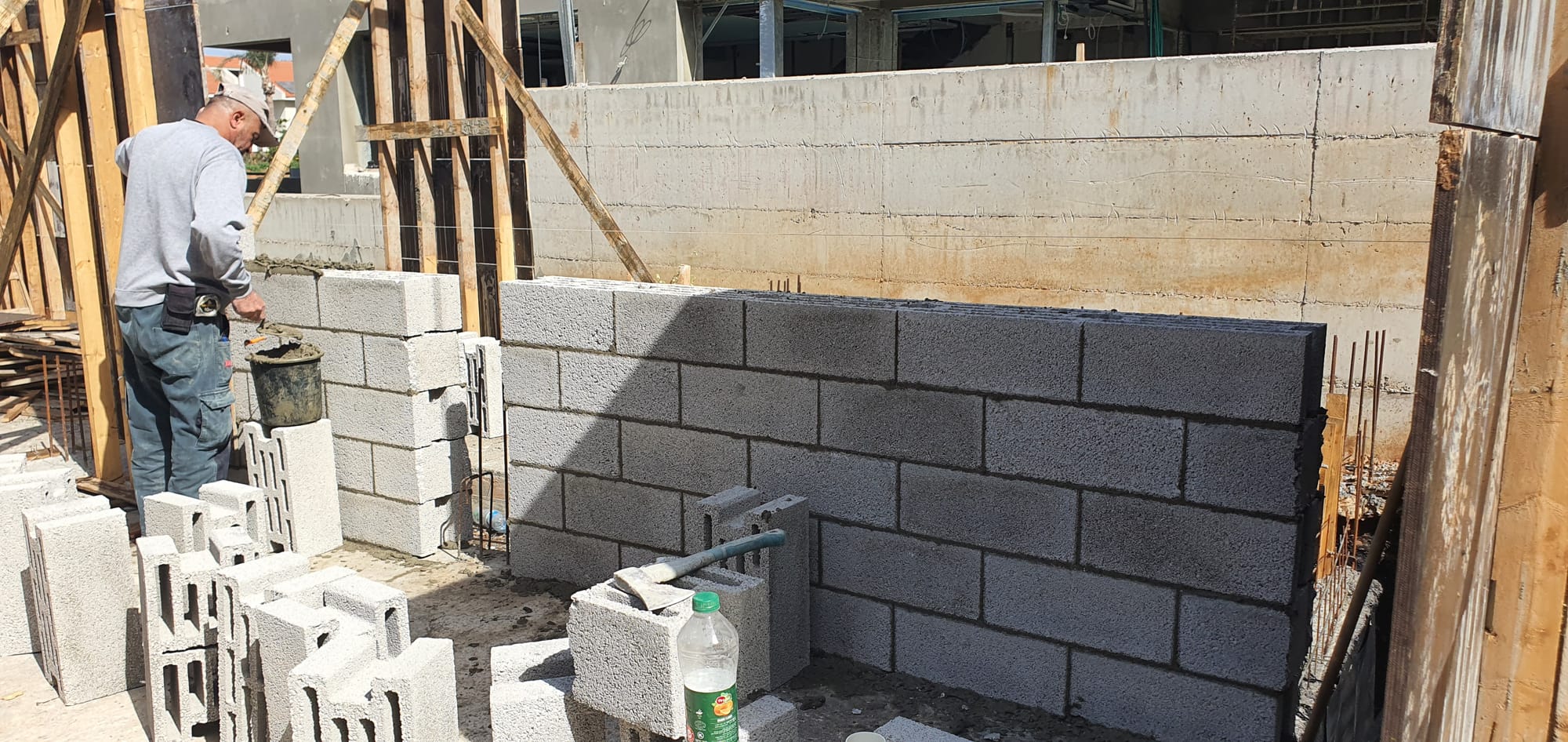 בנית שלד בית דו משפחתי ברעננה