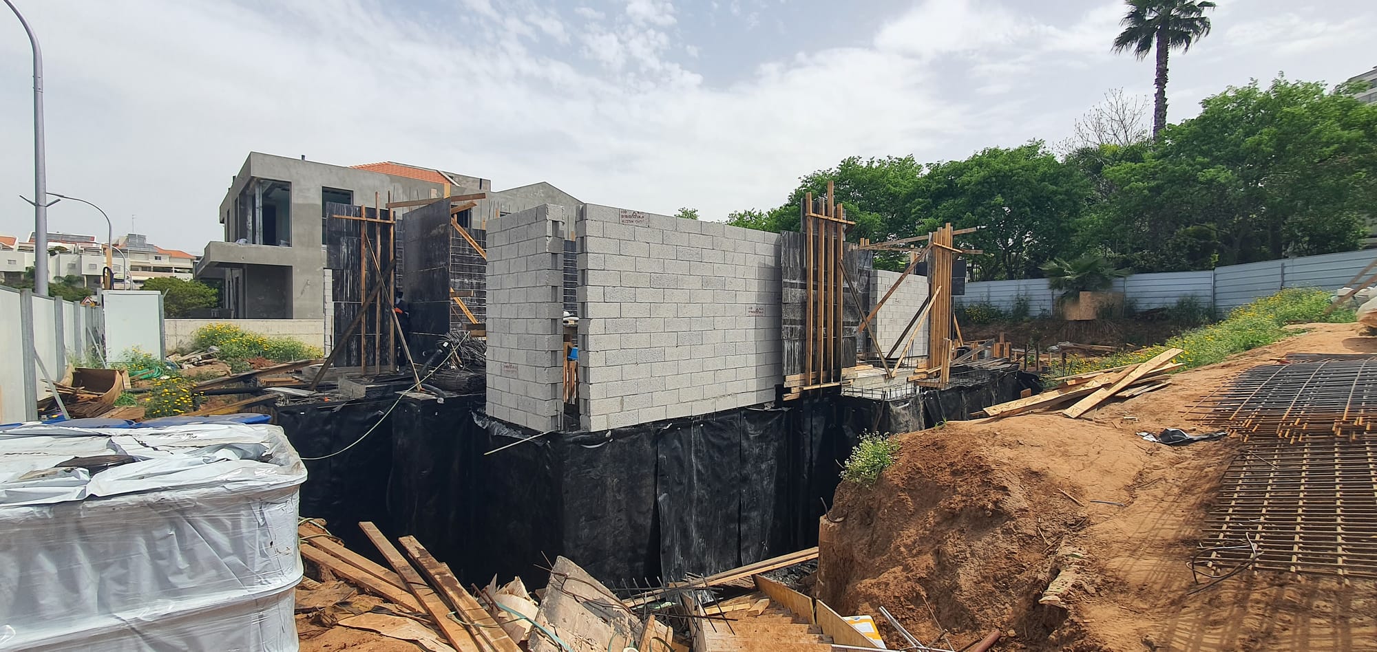 בנית שלד בית דו משפחתי ברעננה