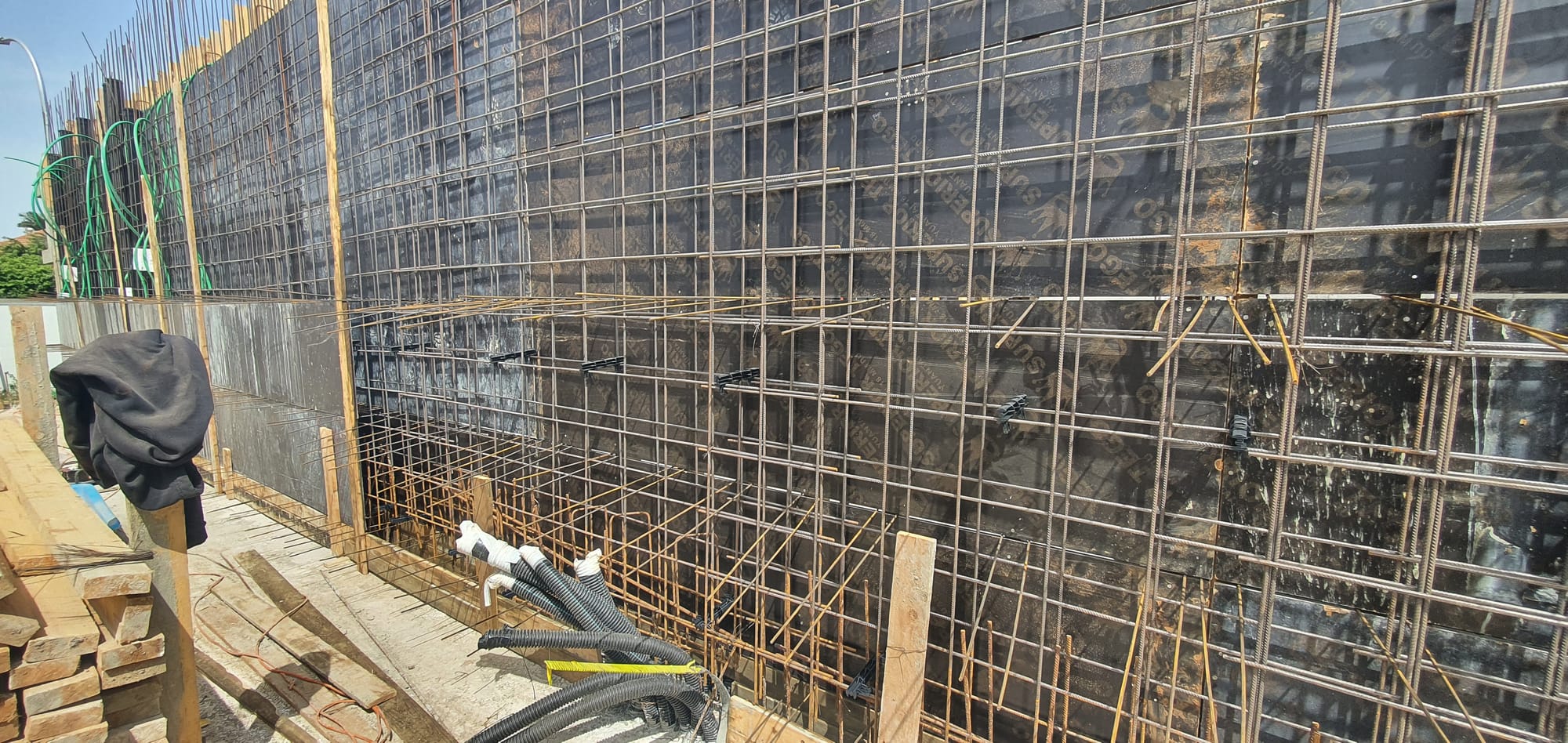 בנית שלד בית דו משפחתי ברעננה