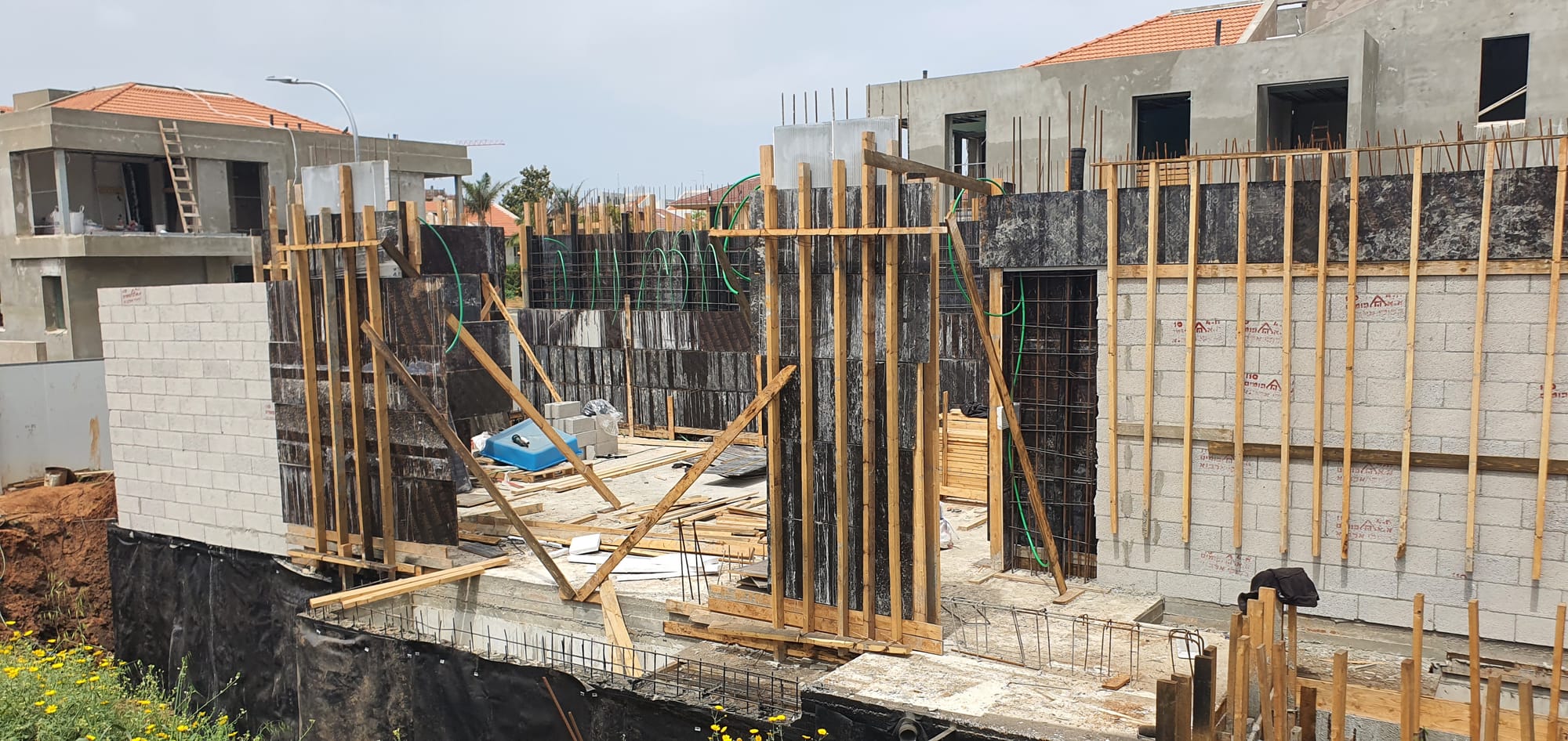 בנית שלד בית דו משפחתי ברעננה