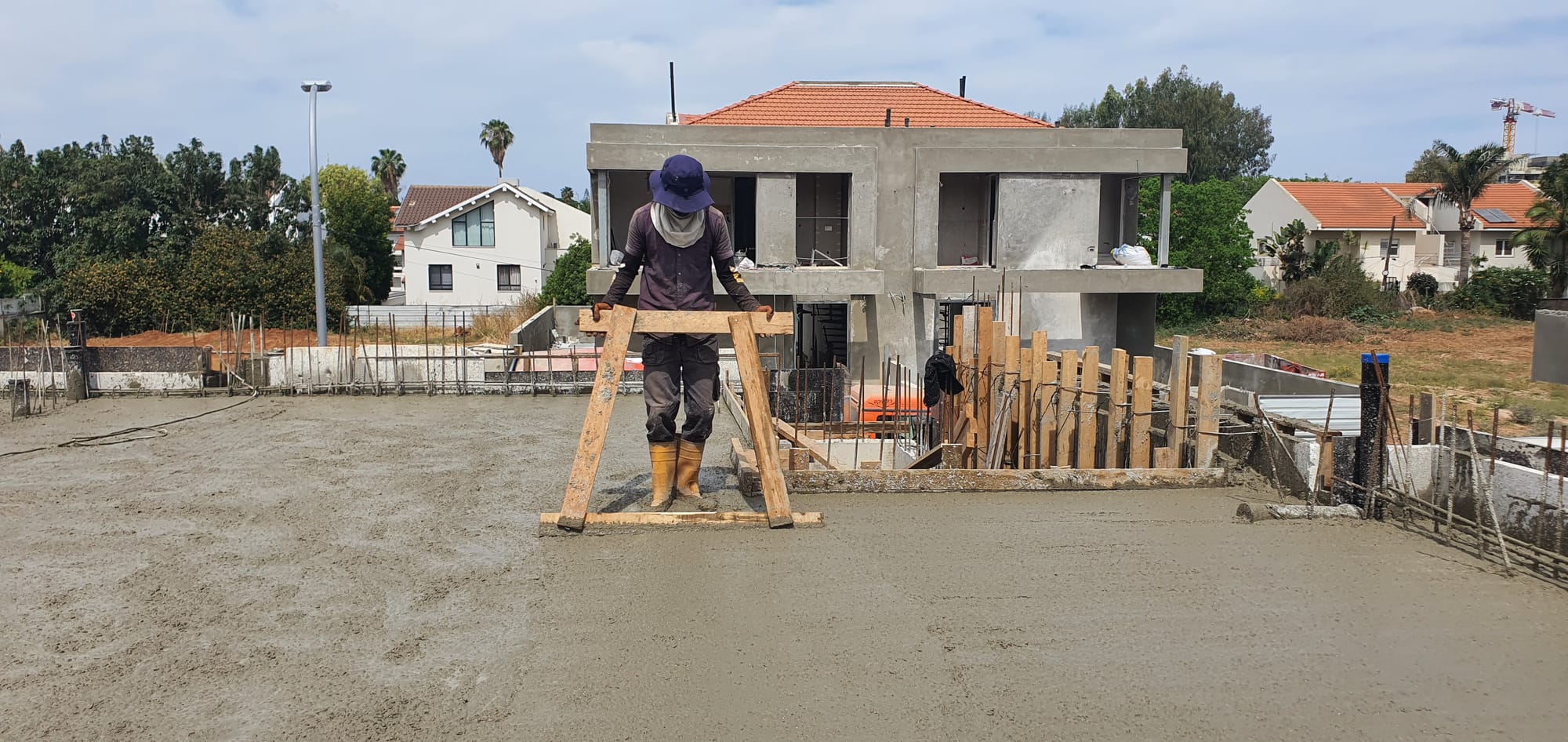 בנית שלד בית דו משפחתי ברעננה