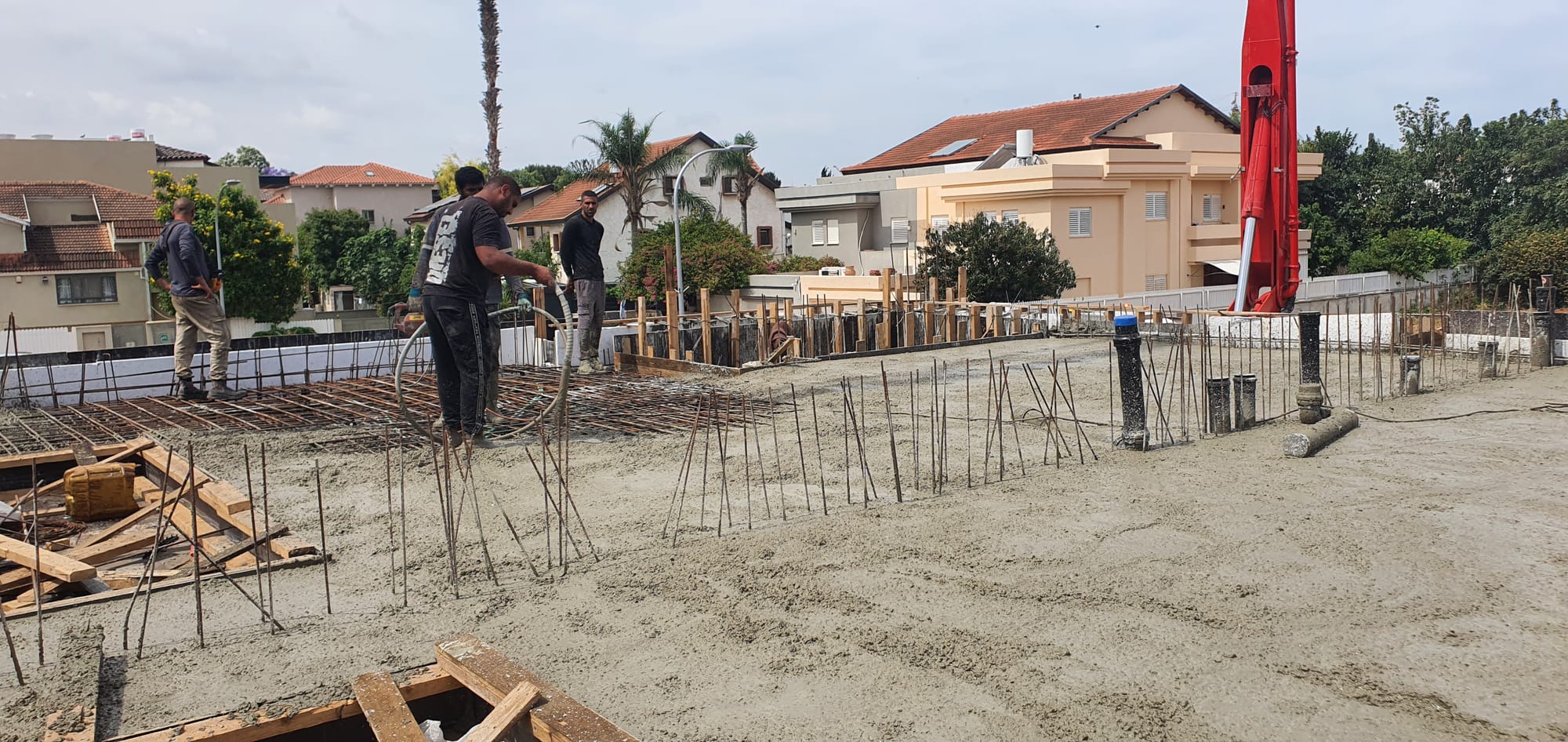 בנית שלד בית דו משפחתי ברעננה