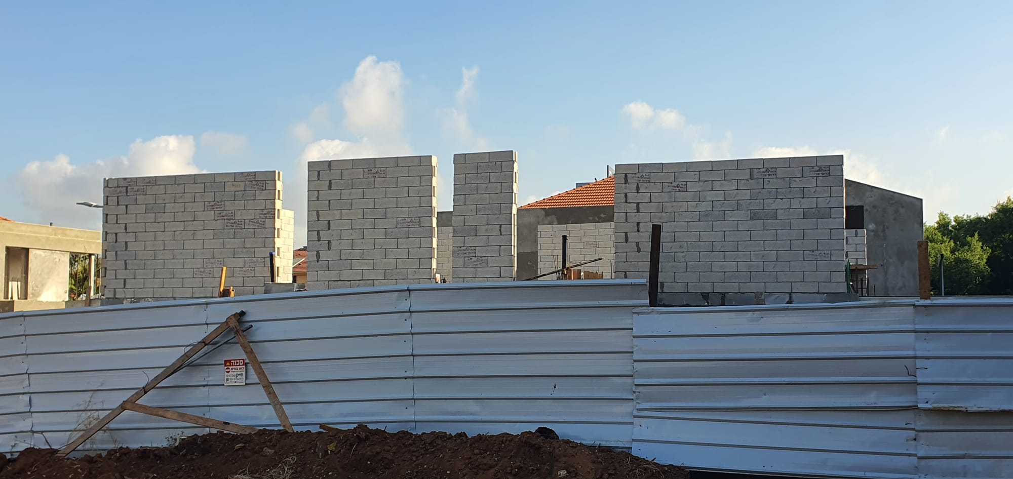 בנית שלד בית דו משפחתי ברעננה