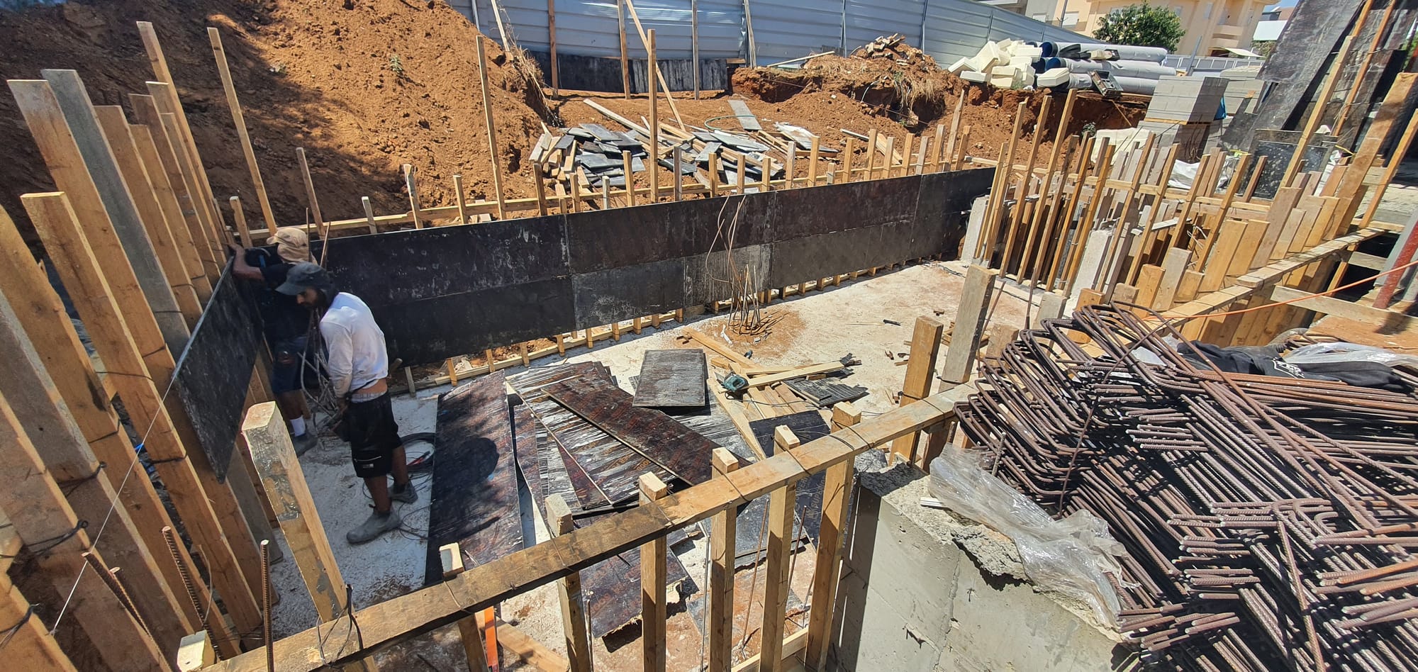 בנית שלד בית דו משפחתי ברעננה