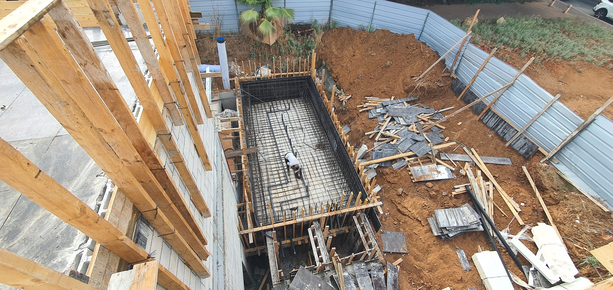 בנית שלד בית דו משפחתי ברעננה